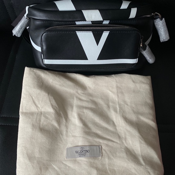 Valentino Garavani VLOGO belt bag - Picture 1 of 8